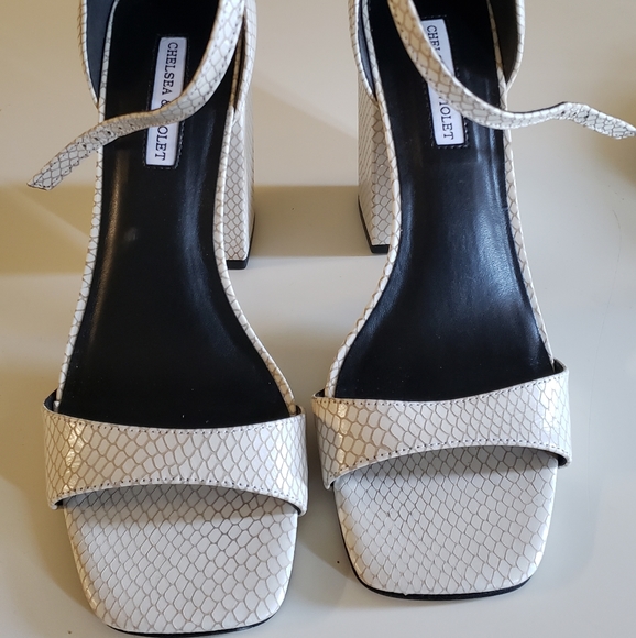 Chelsea & Violet white snakeskin block heels! - Picture 2 of 6